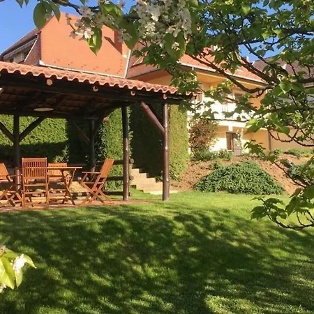 Im Obergeschoss Mit Suedlage Und Balkon Apartment *