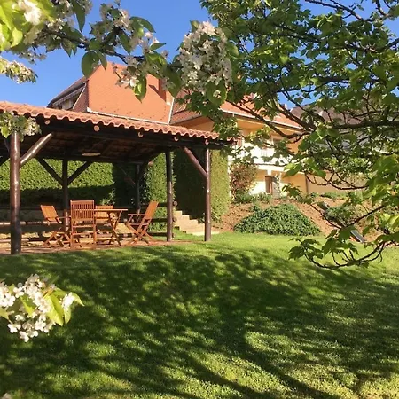 Im Obergeschoss Mit Suedlage Und Balkon
