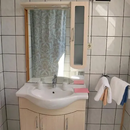 דירה Im Obergeschoss Mit Suedlage Und Balkon