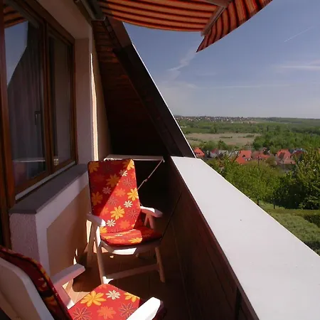 Apartment Im Obergeschoss Mit Suedlage Und Balkon *