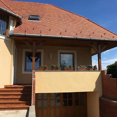 Im Obergeschoss Mit Suedlage Und Balkon Apartment