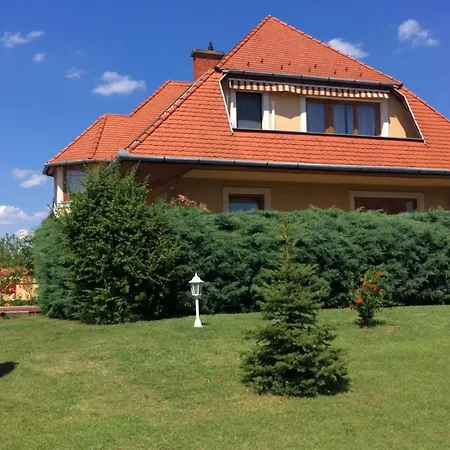 Im Obergeschoss Mit Suedlage Und Balkon Apartment Heviz
