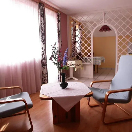 Im Obergeschoss Mit Suedlage Und Balkon דירה
