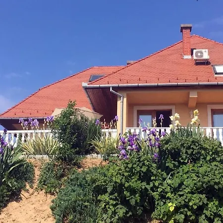Apartment Im Obergeschoss Mit Suedlage Und Balkon Heviz