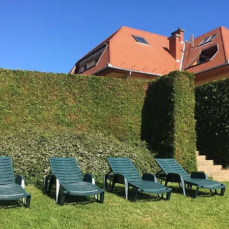 Im Obergeschoss Mit Suedlage Und Balkon דירה *