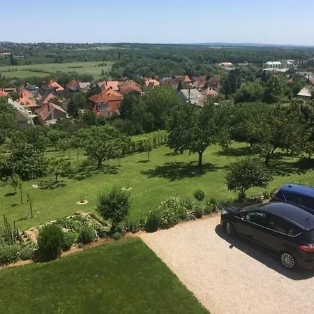 Im Obergeschoss Mit Suedlage Und Balkon דירה Hévíz